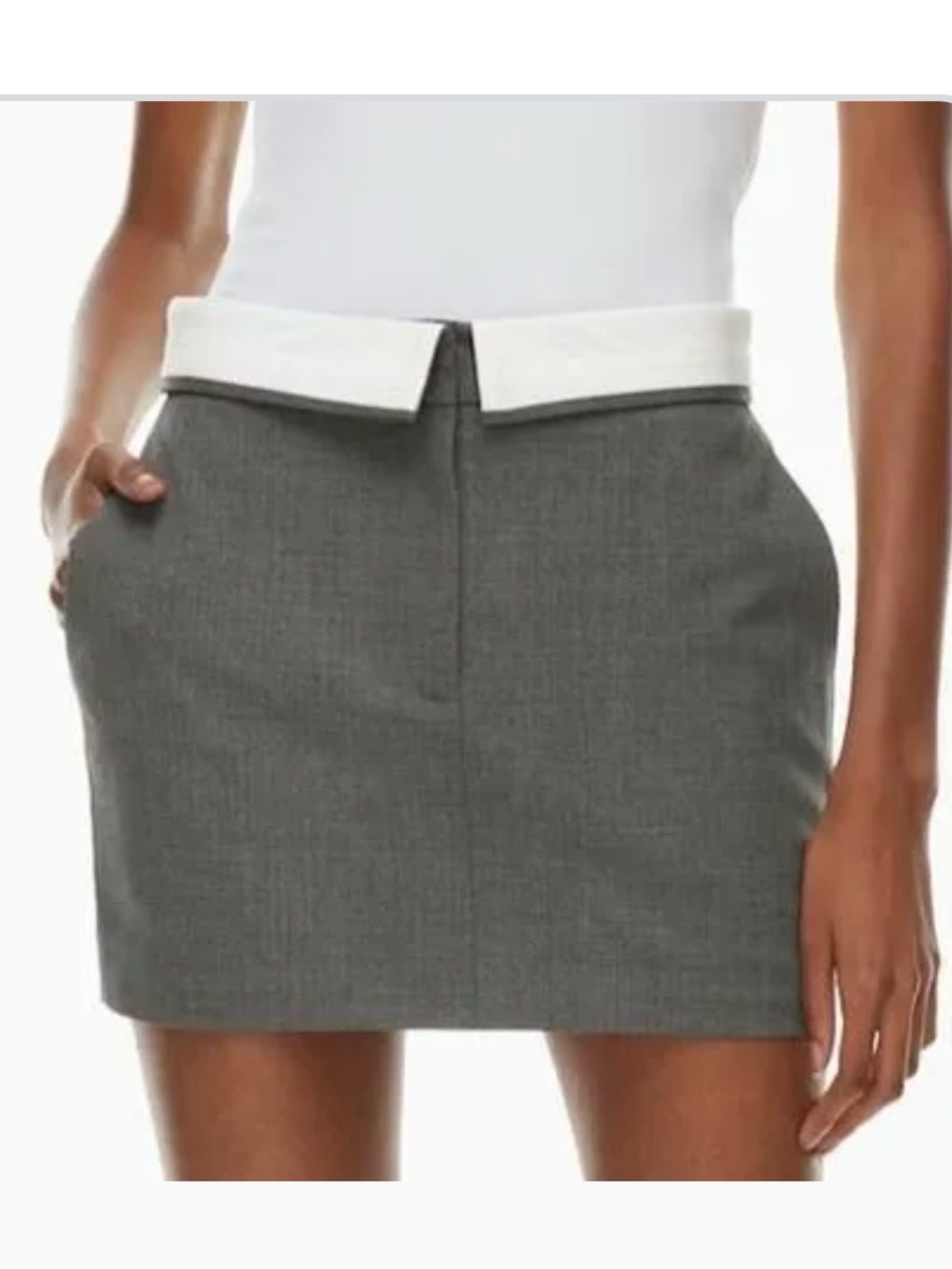Aritzia Babaton Womens Bureau mini skirt size 6